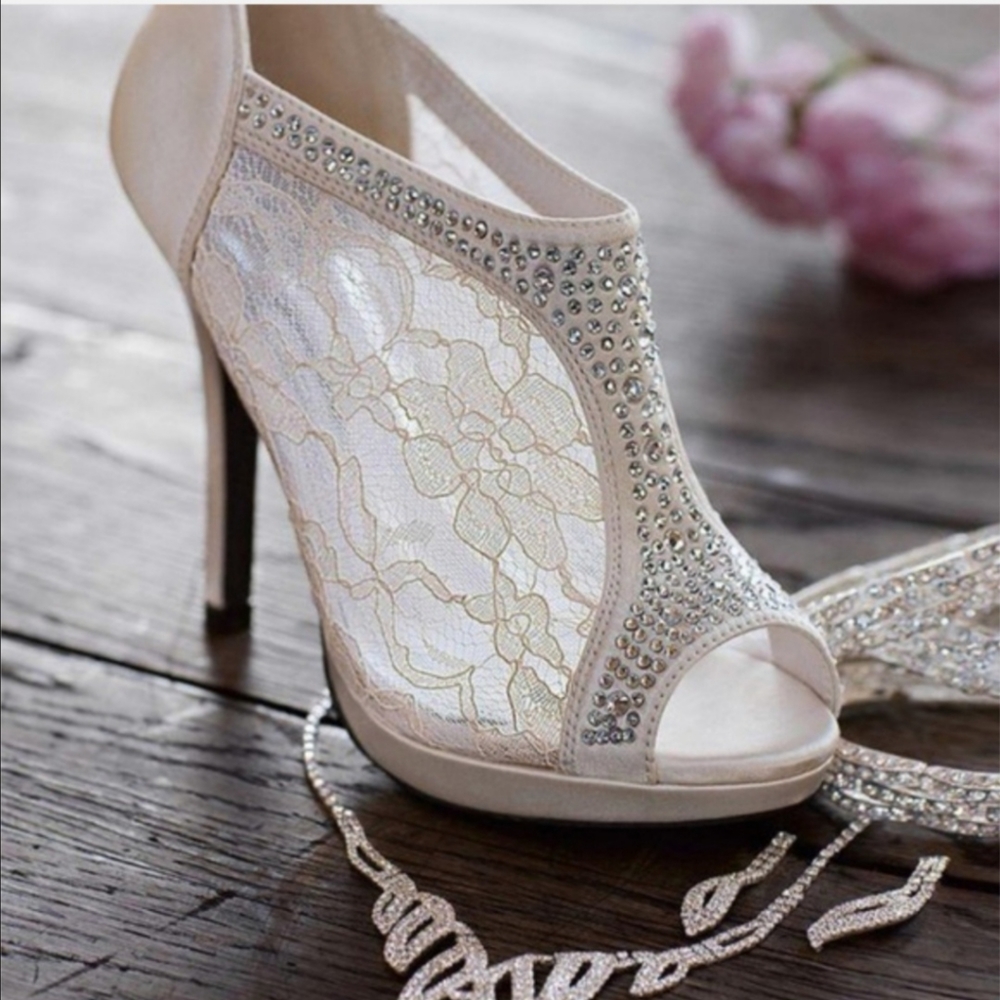 Michelangelo Lace booties